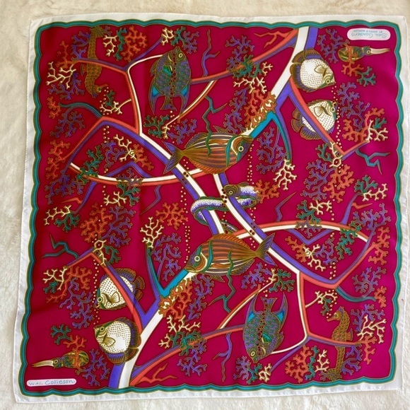 Sea Gardens by Smith’s of Bermuda Aquatic patterned‎ souvenir scarf. - Picture 5 of 6